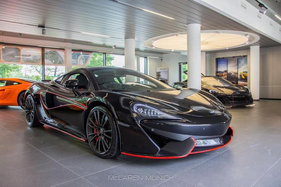  McLaren 570S in Onyx Black 2016 года  (фото 12 из 19)